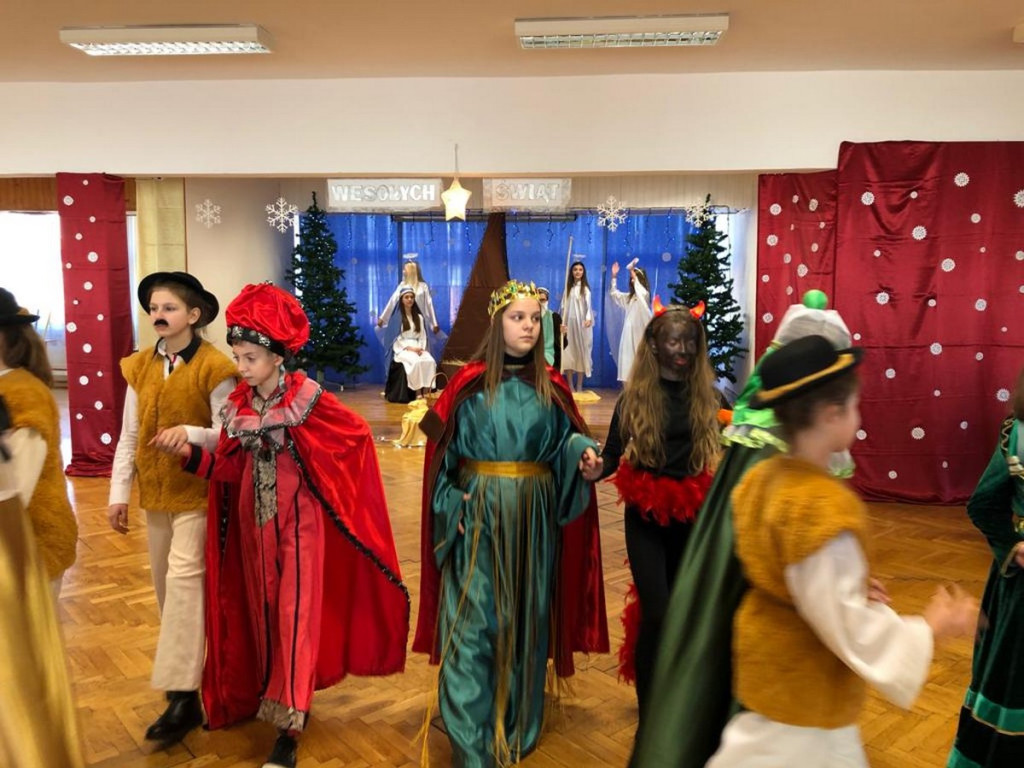 W grudniową, cudną noc przybyło Boże Dziecię...