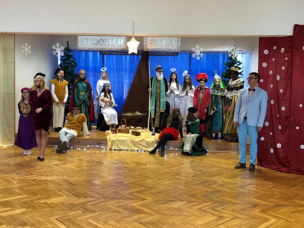 W grudniową, cudną noc przybyło Boże Dziecię...