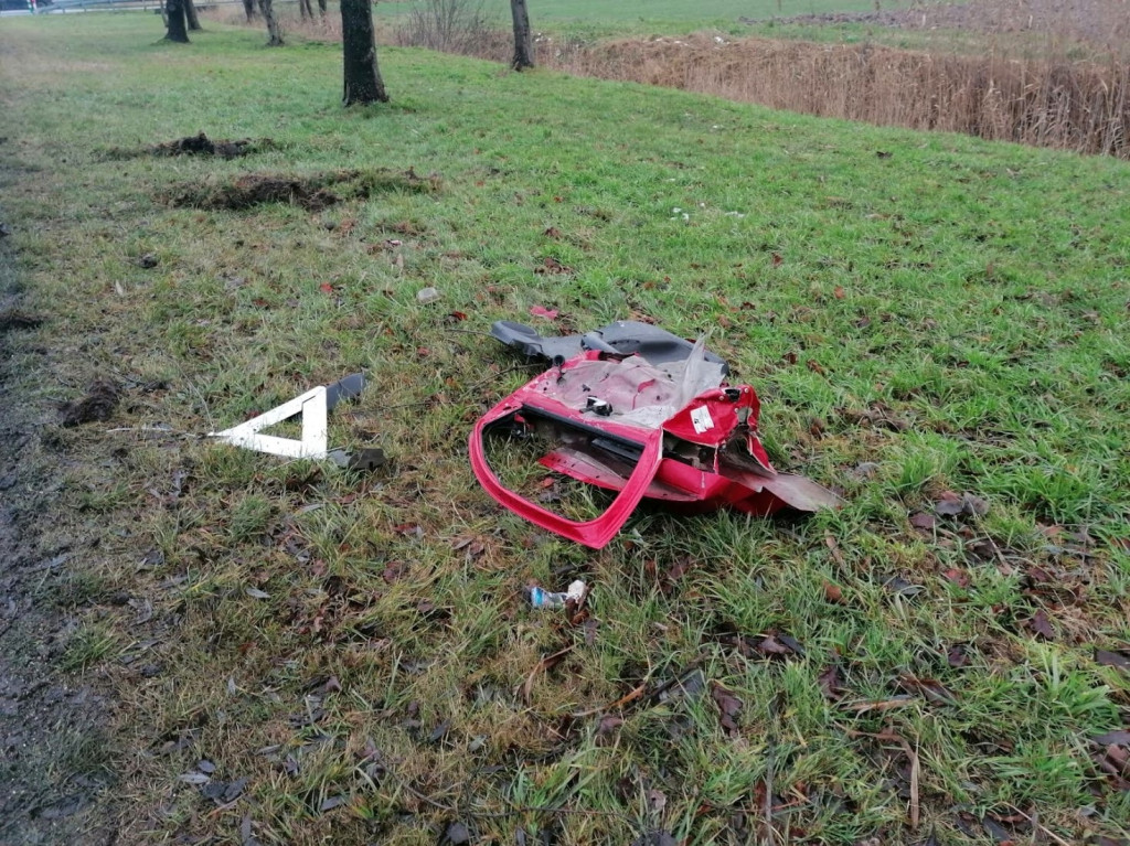 Zderzenie auta osobowego z ciężarówką na DK 39. Do poszkodowanego wezwano śmigłowiec LPR