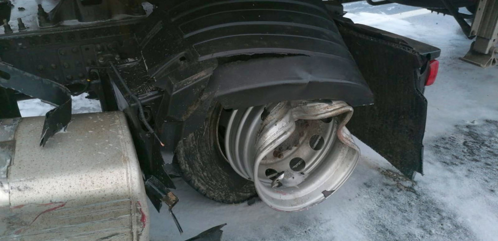 Zderzenie auta osobowego z ciężarówką na DK 39. Do poszkodowanego wezwano śmigłowiec LPR