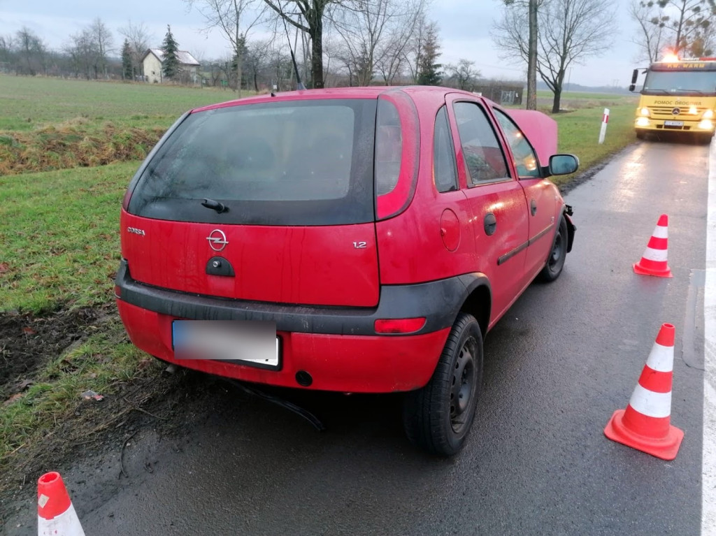 Zderzenie auta osobowego z ciężarówką na DK 39. Do poszkodowanego wezwano śmigłowiec LPR