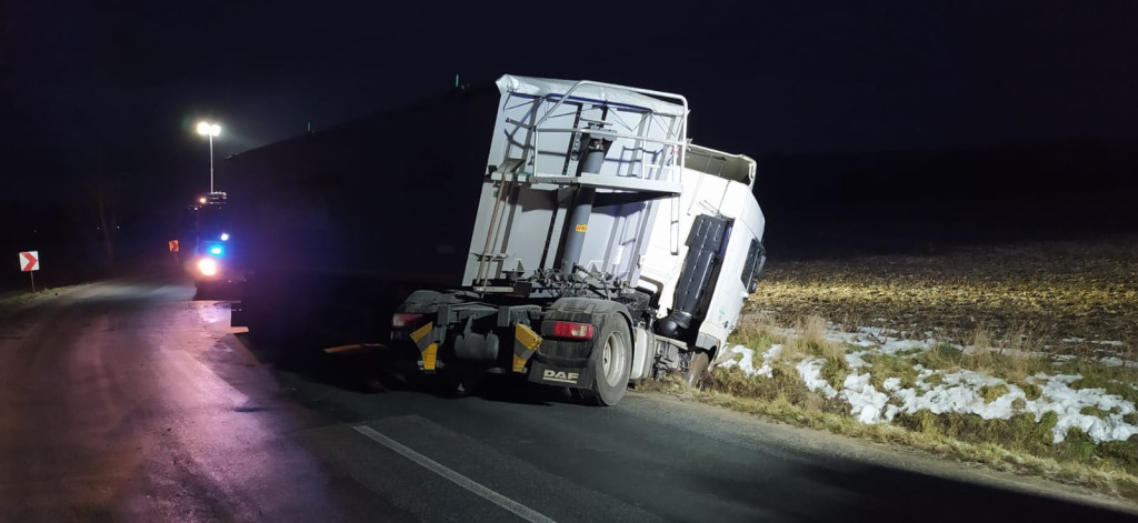 Niespokojny poranek na DW 401. Dwa zdarzenia w okolicy Przylesia i Młodoszowic