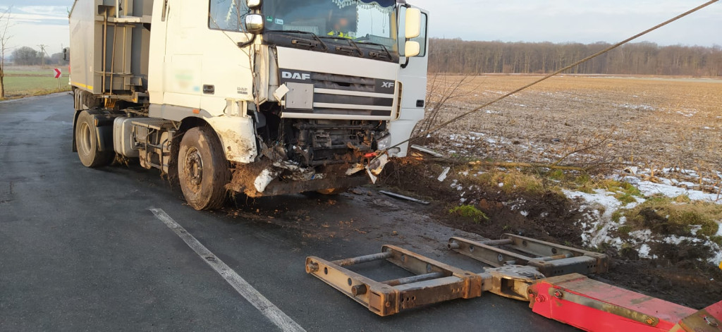 Niespokojny poranek na DW 401. Dwa zdarzenia w okolicy Przylesia i Młodoszowic