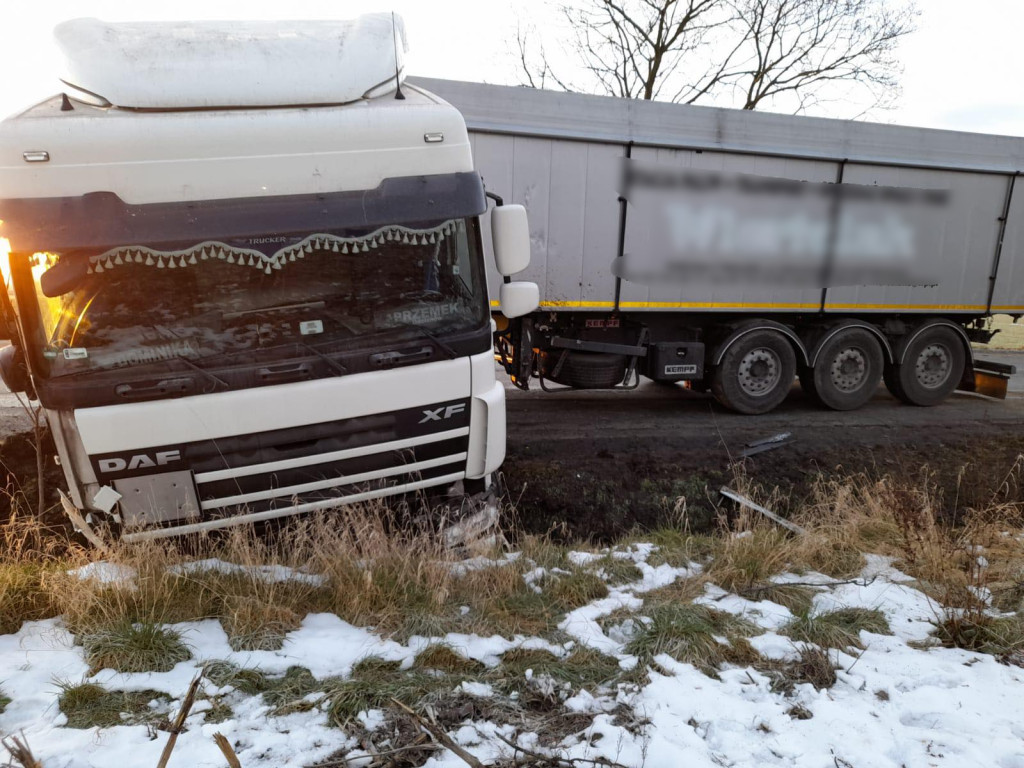 Niespokojny poranek na DW 401. Dwa zdarzenia w okolicy Przylesia i Młodoszowic