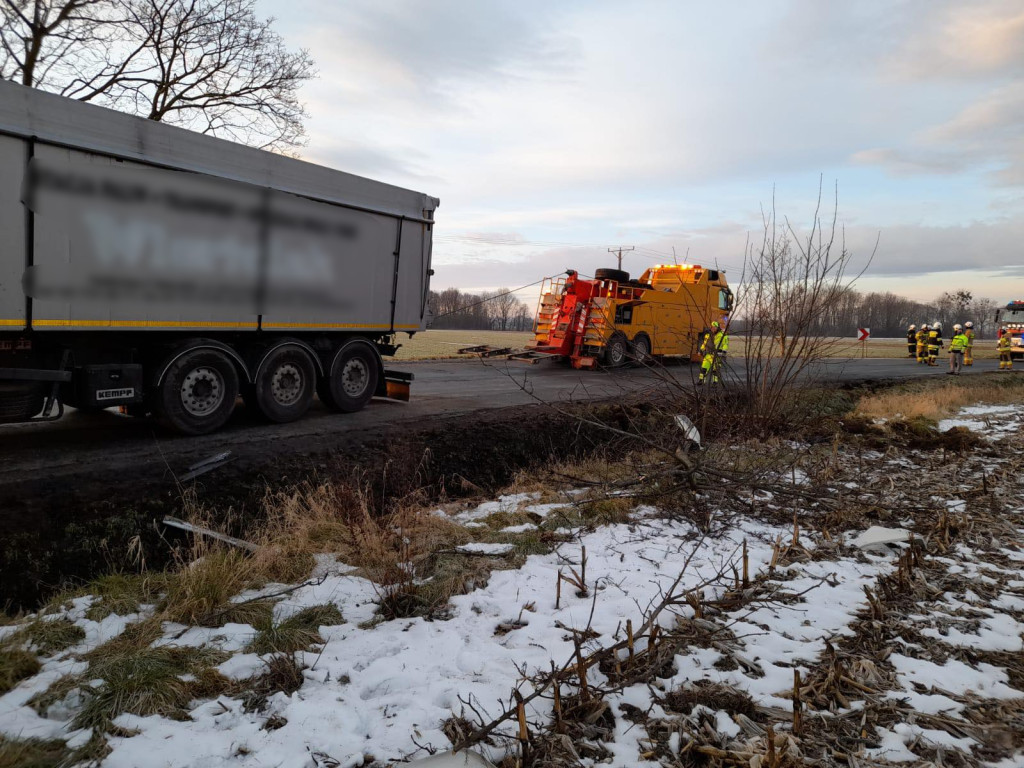 Niespokojny poranek na DW 401. Dwa zdarzenia w okolicy Przylesia i Młodoszowic
