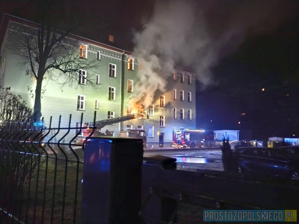 Pożar w Brzegu przy ul. Łokietka. Nie żyje jedna osoba