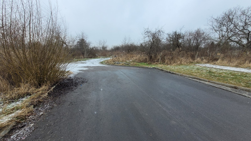 Na terenie dawnych ogrodów działkowych rośnie dzikie wysypisko. Mieszkańcy Brzegu interweniują