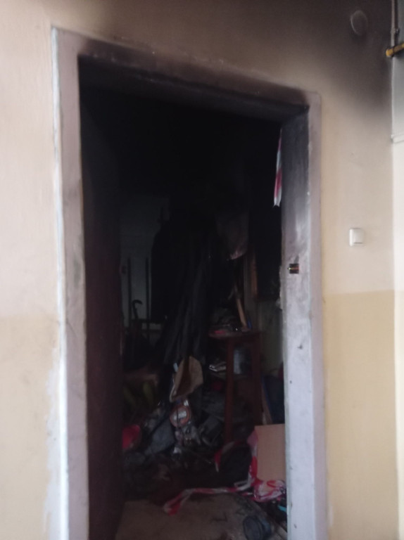 59-latek który zginął w pożarze cierpiał na zbieractwo. Policja i MOPS byli bezradni