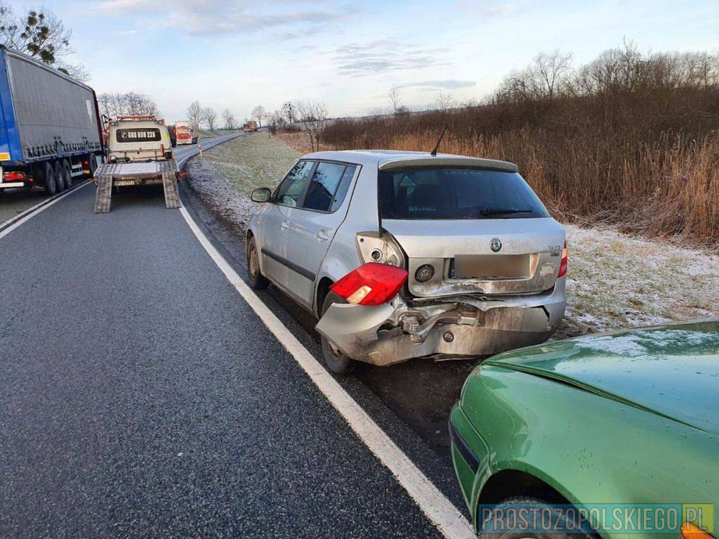 Kolizja na DK94. Kierowca volkswagena najechał na tył skody
