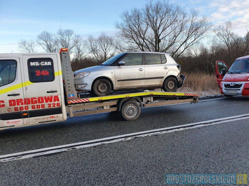Kolizja na DK94. Kierowca volkswagena najechał na tył skody