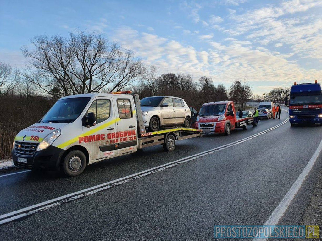 Kolizja na DK94. Kierowca volkswagena najechał na tył skody