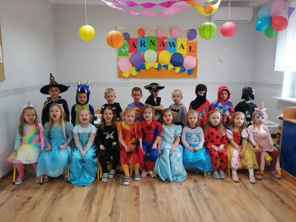 Bal karnawałowy w 