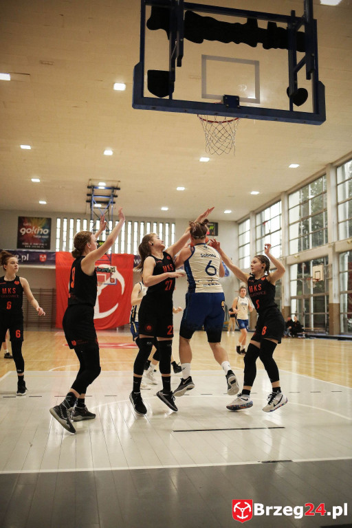 Koszykarki Stali powalczyły z wiceliderem z Polkowic
