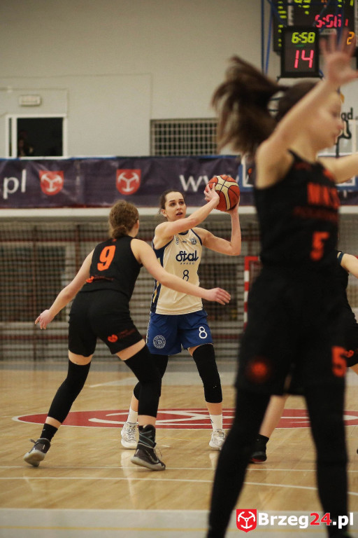 Koszykarki Stali powalczyły z wiceliderem z Polkowic