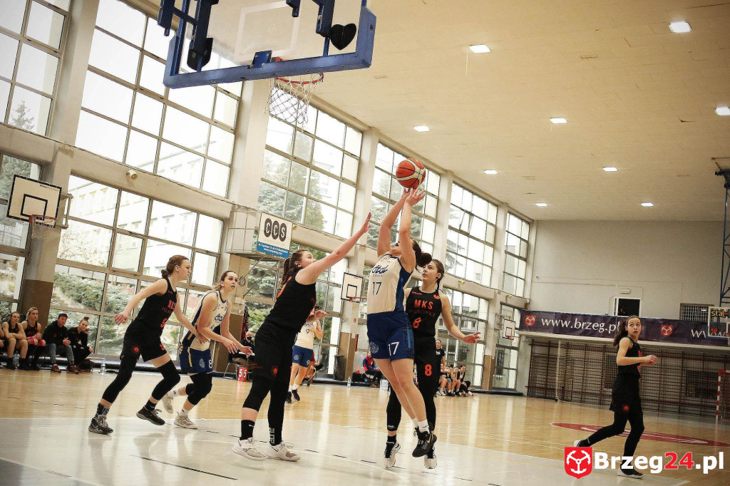 Koszykarki Stali powalczyły z wiceliderem z Polkowic