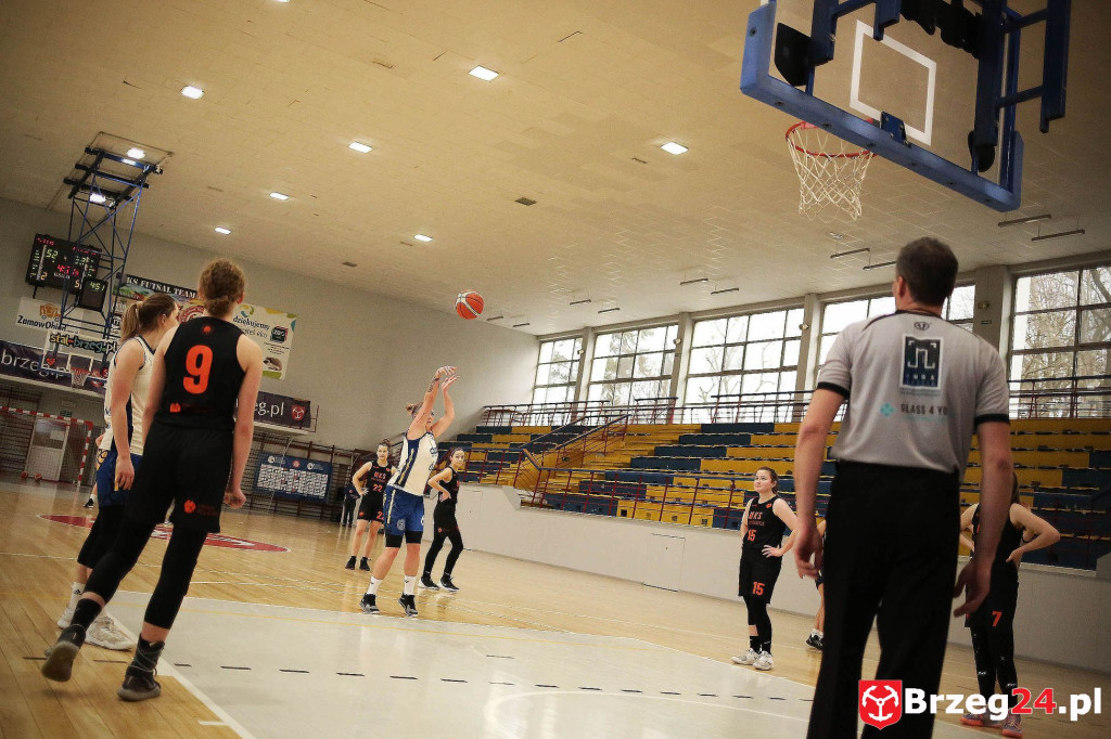 Koszykarki Stali powalczyły z wiceliderem z Polkowic