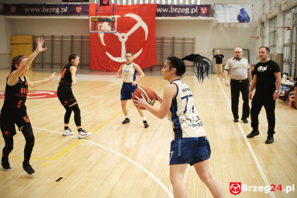 Koszykarki Stali powalczyły z wiceliderem z Polkowic