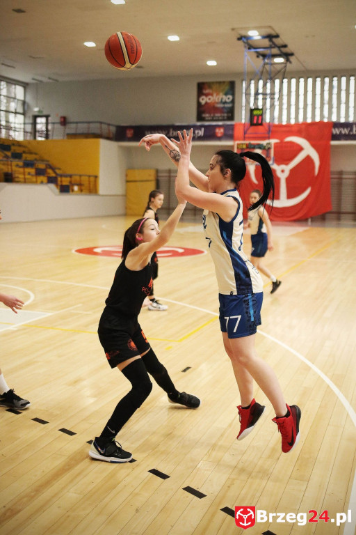 Koszykarki Stali powalczyły z wiceliderem z Polkowic