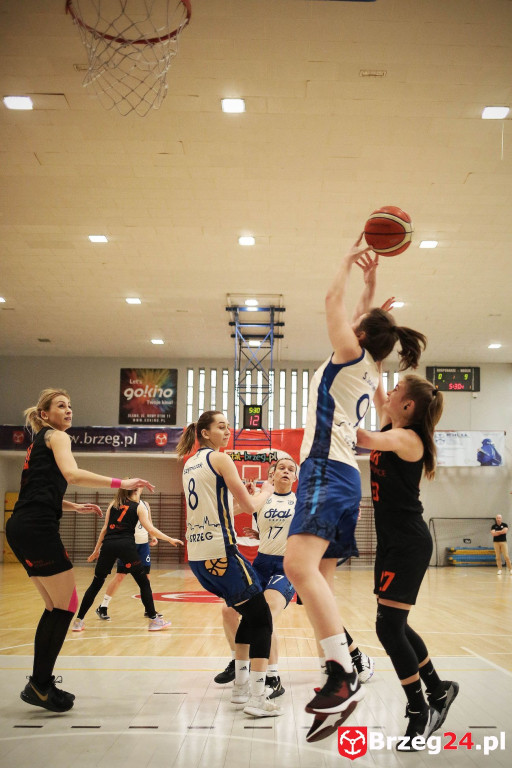 Koszykarki Stali powalczyły z wiceliderem z Polkowic