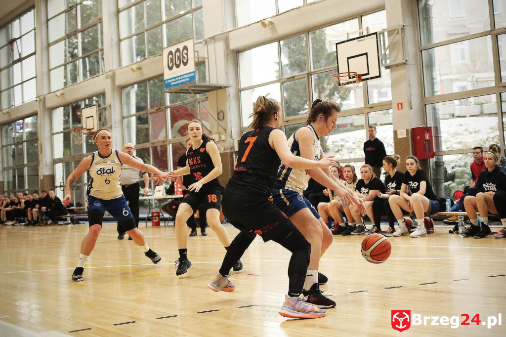 Koszykarki Stali powalczyły z wiceliderem z Polkowic