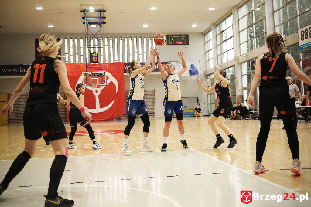 Koszykarki Stali powalczyły z wiceliderem z Polkowic