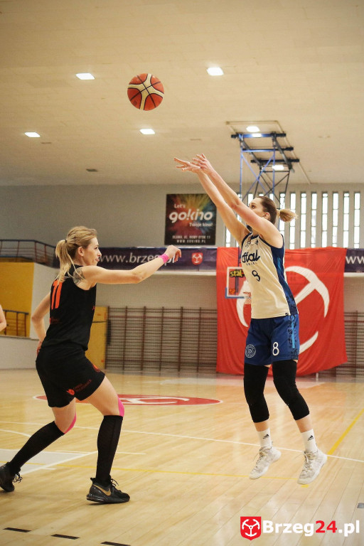 Koszykarki Stali powalczyły z wiceliderem z Polkowic