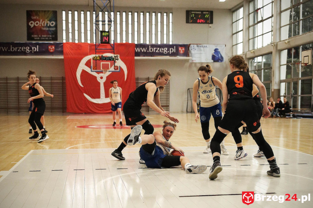 Koszykarki Stali powalczyły z wiceliderem z Polkowic