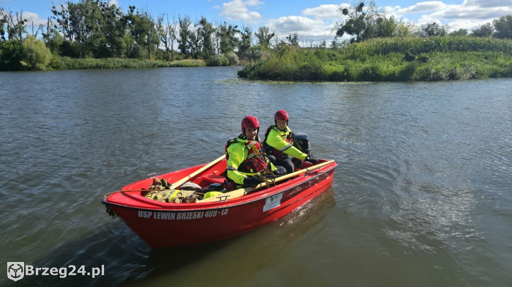 Strażacy sprawdzili swoje umiejętności na wodzie
