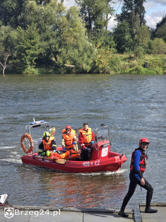 Strażacy sprawdzili swoje umiejętności na wodzie