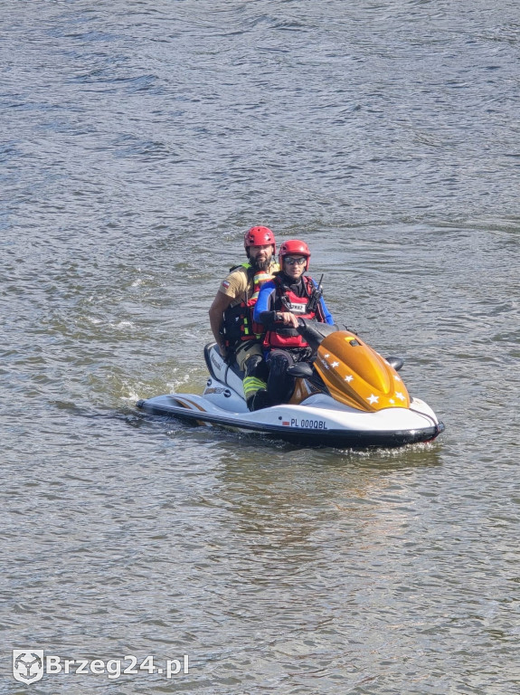 Strażacy sprawdzili swoje umiejętności na wodzie