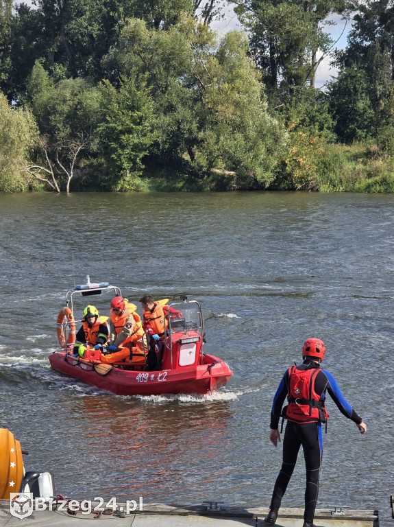 Strażacy sprawdzili swoje umiejętności na wodzie