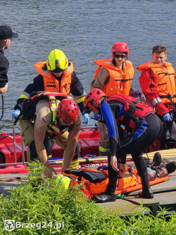 Strażacy sprawdzili swoje umiejętności na wodzie