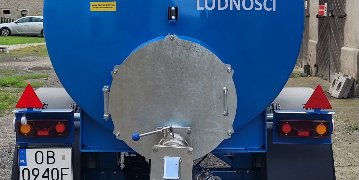 Nowy wóz do przewozu wody w Olszance