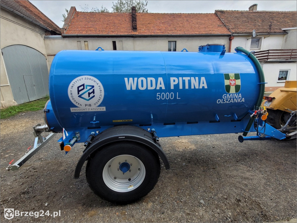 Nowy wóz do przewozu wody w Olszance