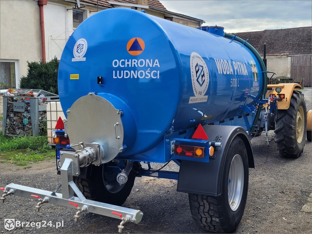 Nowy wóz do przewozu wody w Olszance