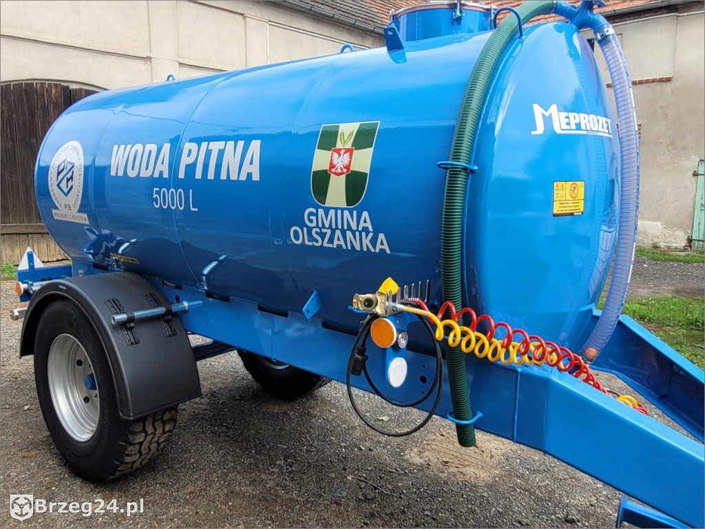 Nowy wóz do przewozu wody w Olszance