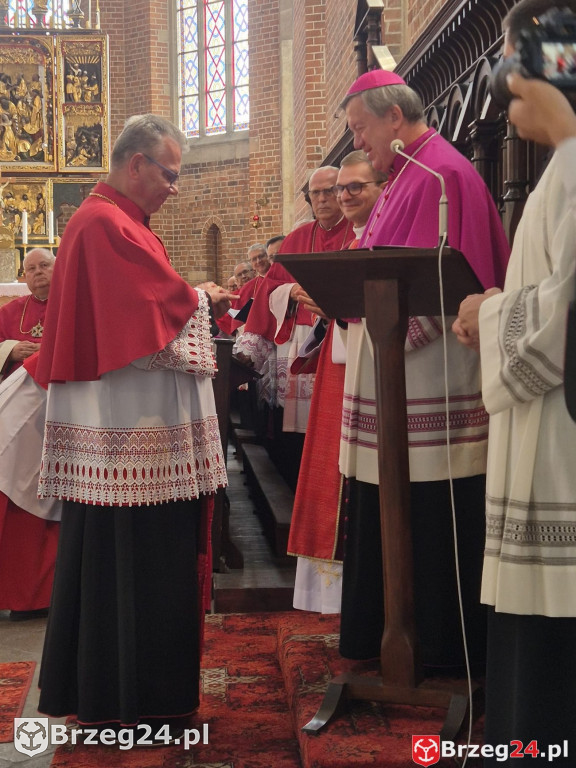 Proboszcz Krzysztof Dudojć uhonorowany tytułem kanonika