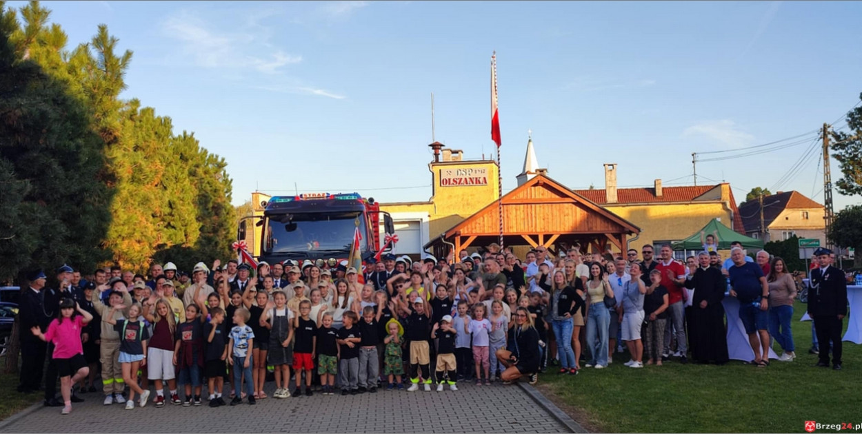 Wóz dla OSP Olszanka – strażacy mają powód do dumy