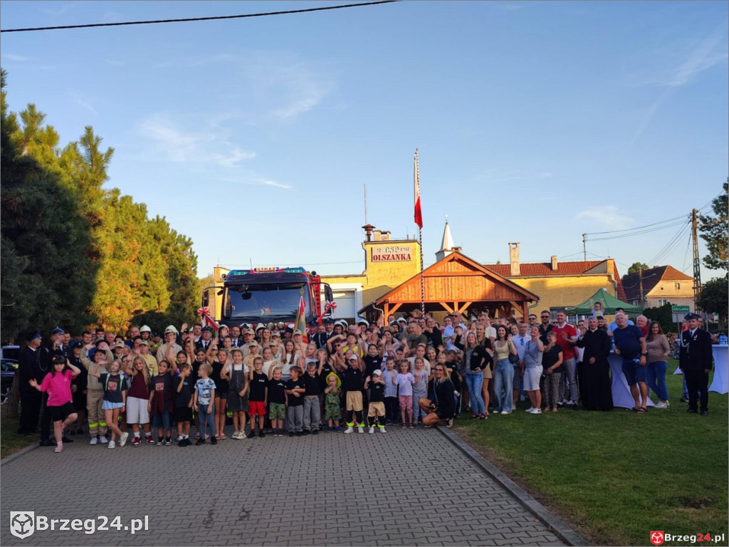 Wóz dla OSP Olszanka – strażacy mają powód do dumy