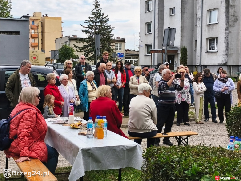 odsłonięcie rzeźbiarskiej grupy „…idę do szkoły”