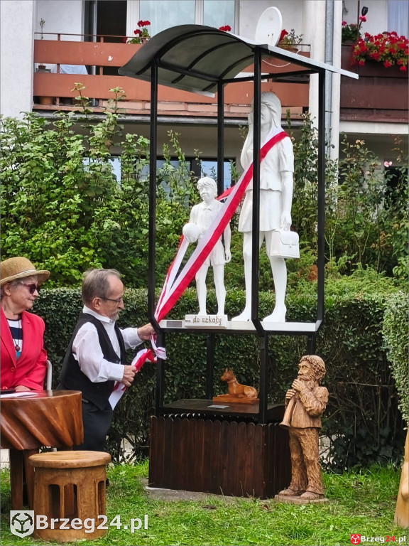 odsłonięcie rzeźbiarskiej grupy „…idę do szkoły”