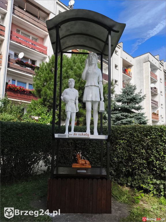 odsłonięcie rzeźbiarskiej grupy „…idę do szkoły”