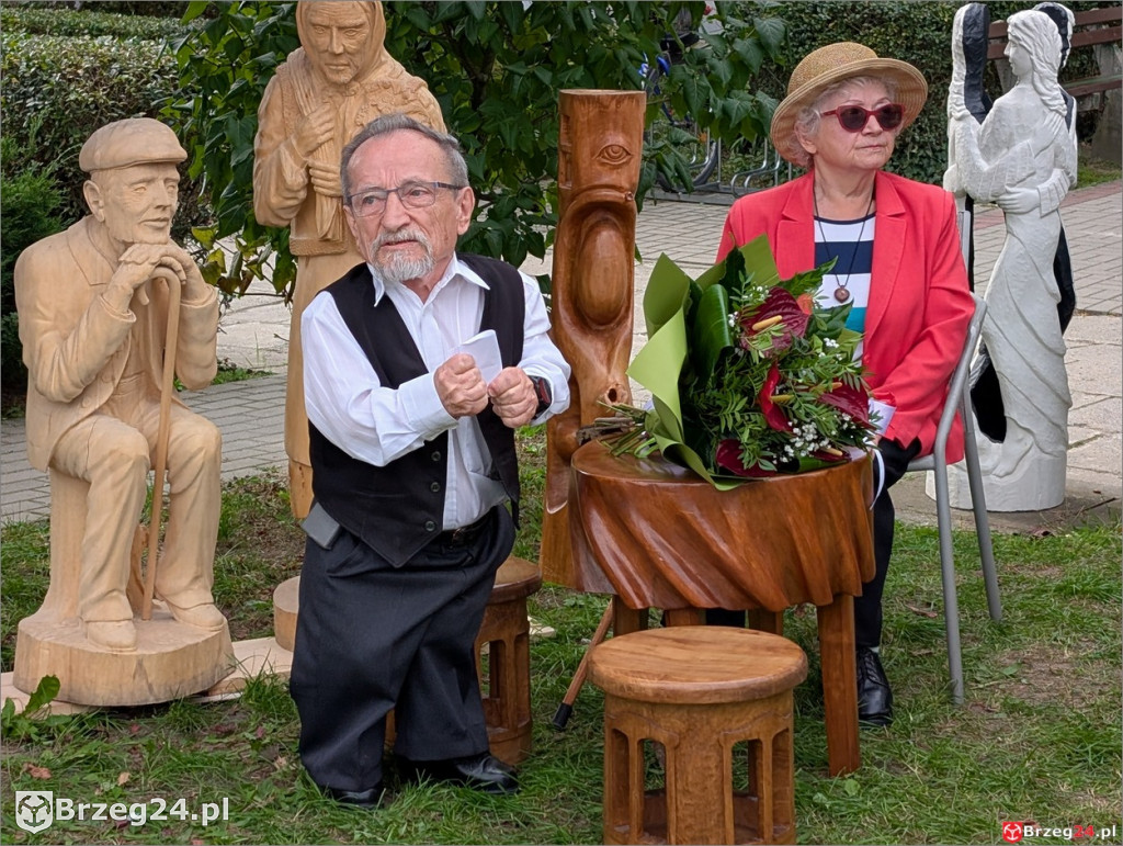 odsłonięcie rzeźbiarskiej grupy „…idę do szkoły”