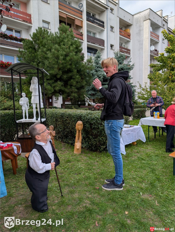 odsłonięcie rzeźbiarskiej grupy „…idę do szkoły”