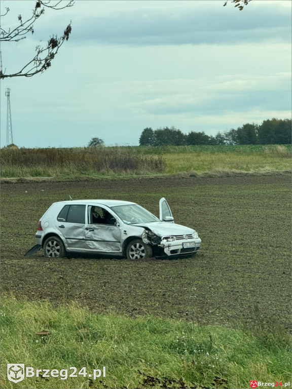 Kolizja w Gać. Ciągnik zablokował drogę