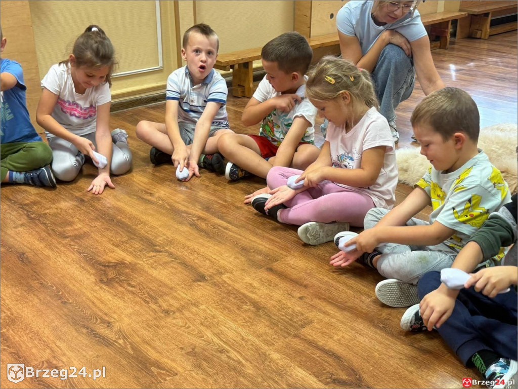 Ciepłe spojrzenie Abi i emocje wśród dzieci