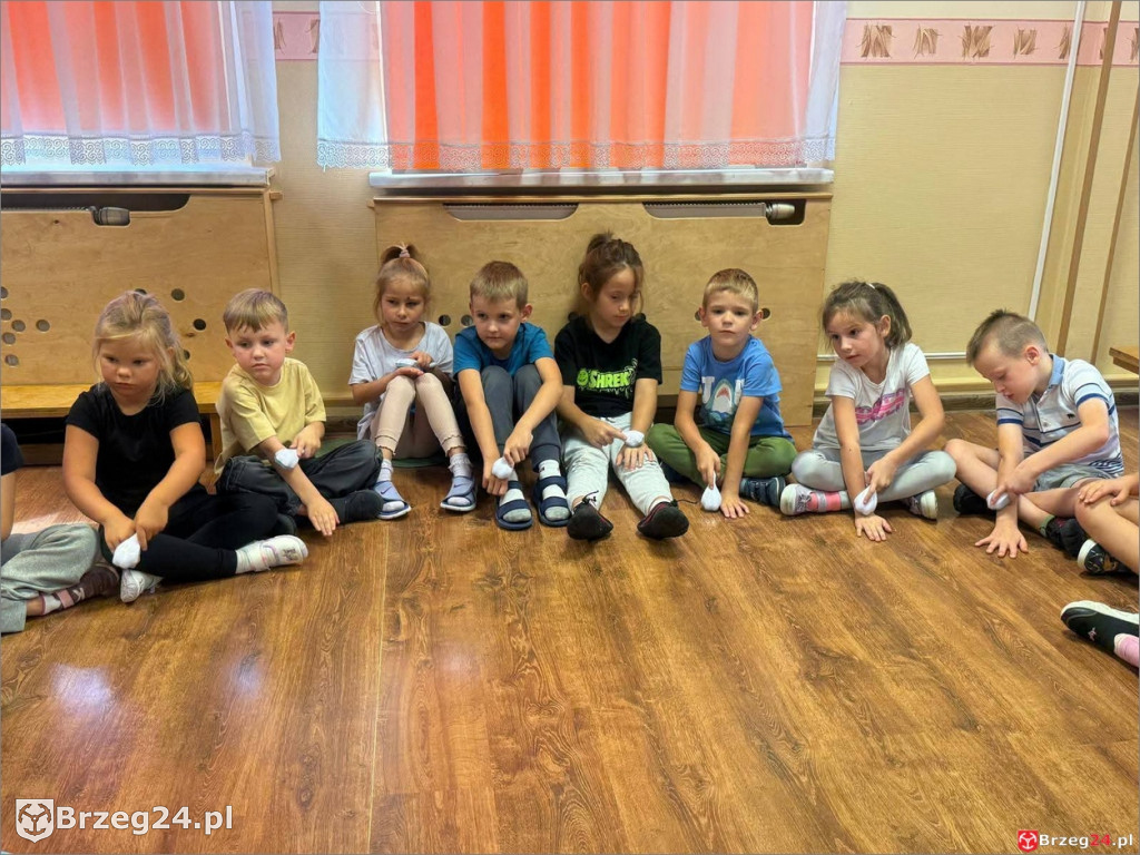 Ciepłe spojrzenie Abi i emocje wśród dzieci