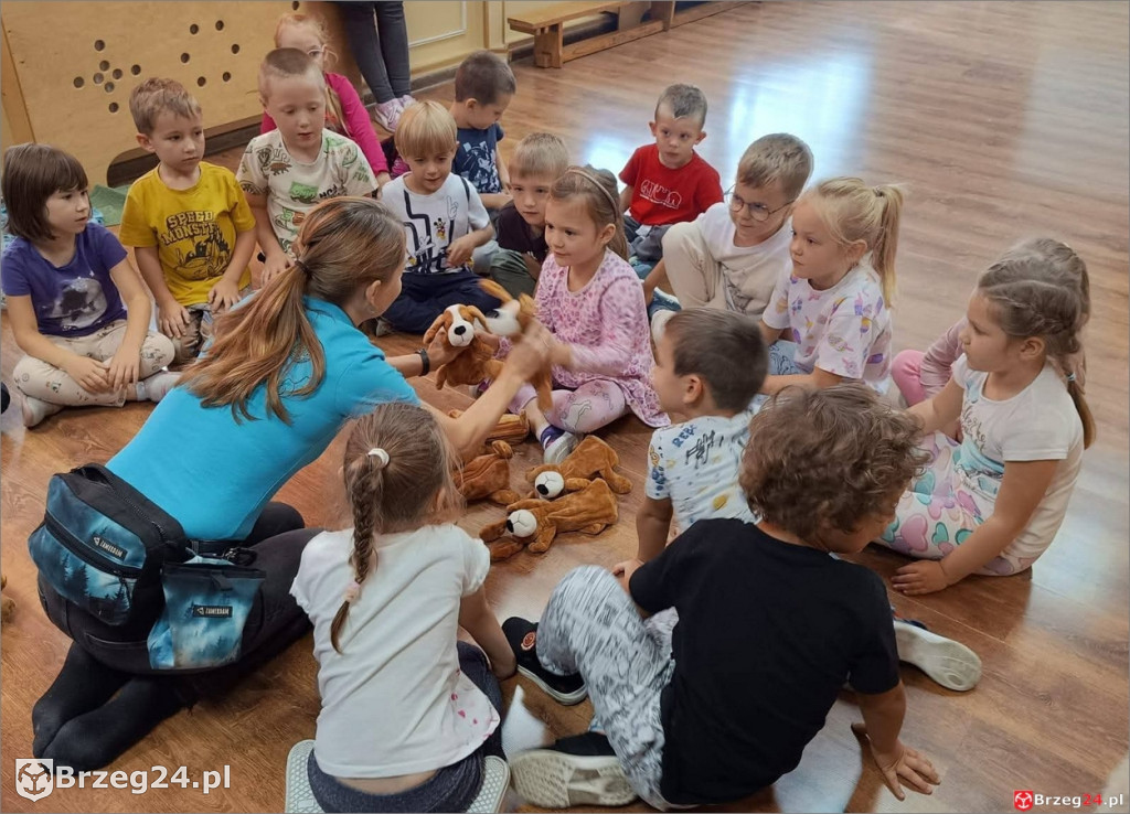 Ciepłe spojrzenie Abi i emocje wśród dzieci