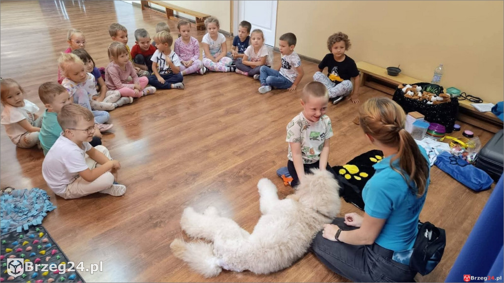 Ciepłe spojrzenie Abi i emocje wśród dzieci