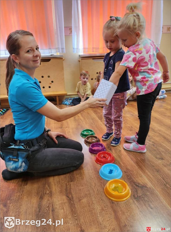 Ciepłe spojrzenie Abi i emocje wśród dzieci